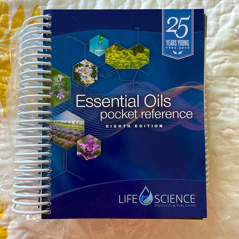 Essential Oils Pocket Reference Guides 8th Edition by Life Science Publishing